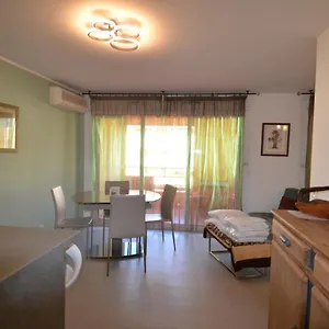 Appartement 3 personnes avec coin nuit avec terrasse et parking quartier du Port de Nice , Nice France